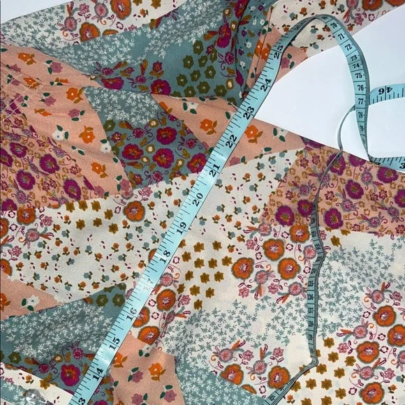 Like New Women’s Rose & Olive Multicolor Floral Blouse - Picture 7 of 10